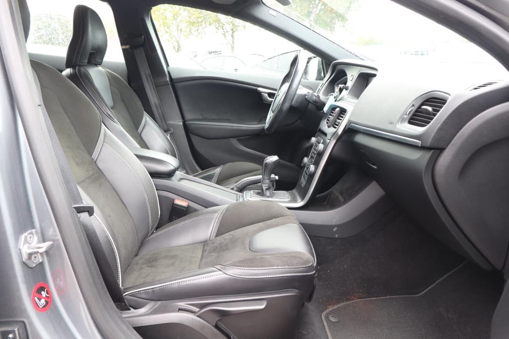 Volvo V40 2.0 D3 Business Sport — foto 12 van 25