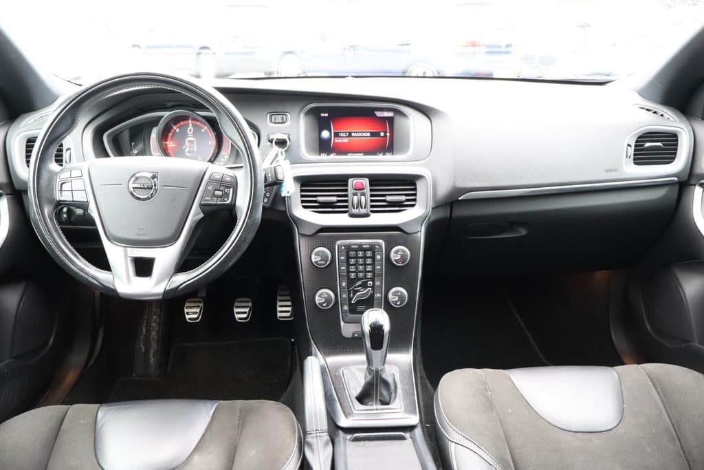 Volvo V40 2.0 D3 Business Sport — foto 3 van 25