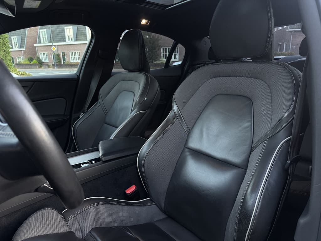 Volvo S60 2.0 B4 Inscription — foto 18 van 25
