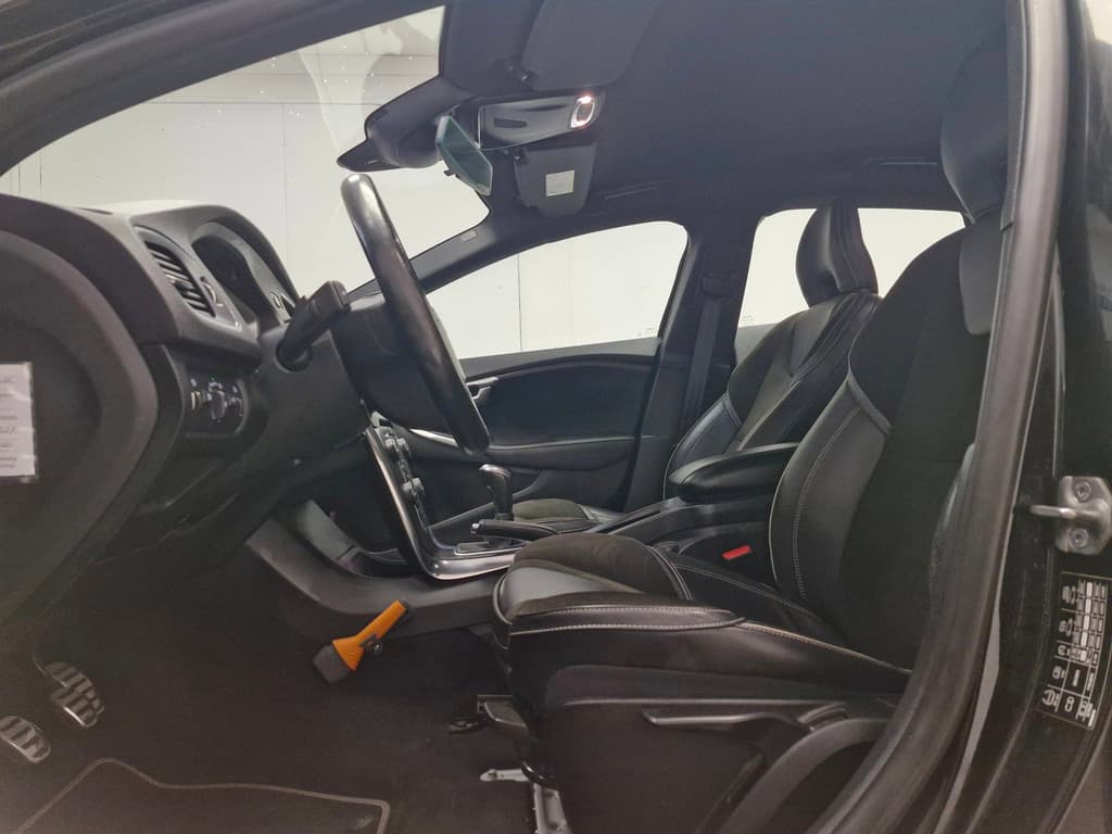 Volvo V40 2.0 D2 Summum Business ! R-Design ! NIEUWE APK ! AIRCO ! NAP ! DEALER ONDERH. ! — foto 15 van 25