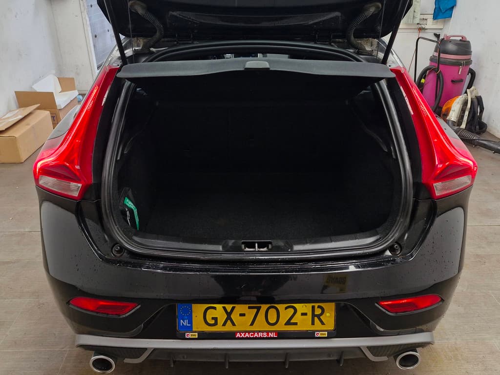 Volvo V40 2.0 D2 Summum Business ! R-Design ! NIEUWE APK ! AIRCO ! NAP ! DEALER ONDERH. ! — foto 19 van 25