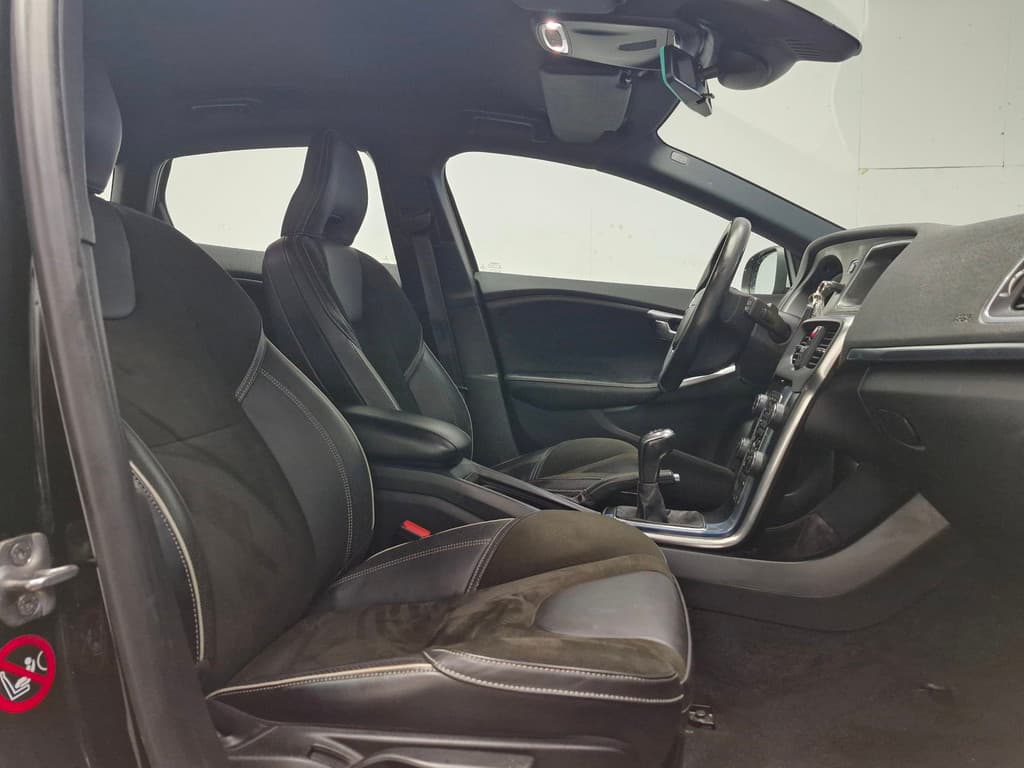 Volvo V40 2.0 D2 Summum Business ! R-Design ! NIEUWE APK ! AIRCO ! NAP ! DEALER ONDERH. ! — foto 23 van 25