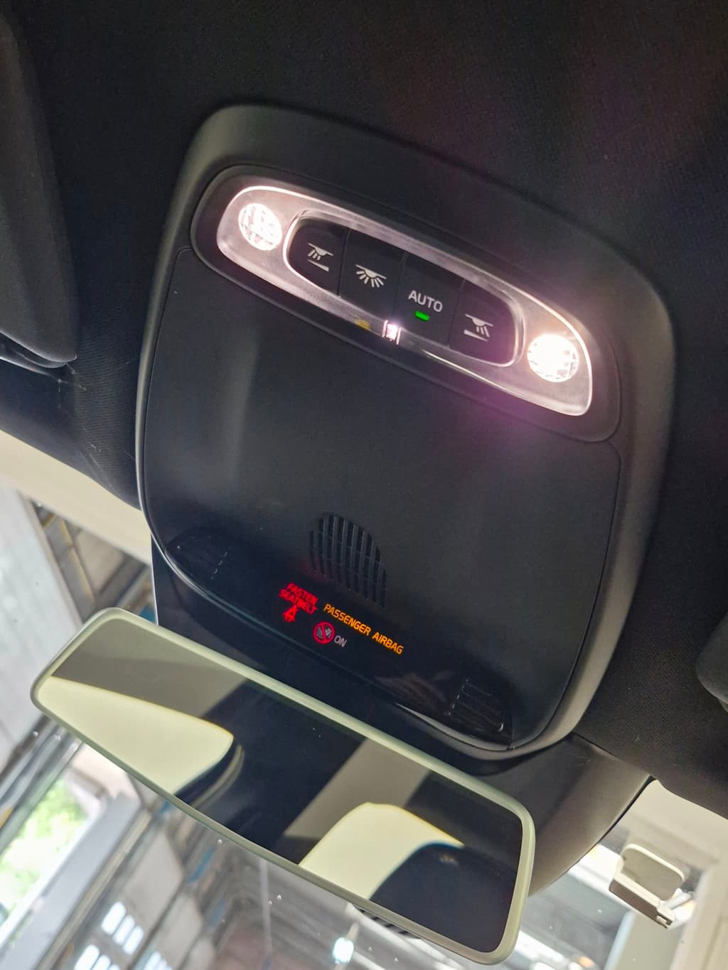 Volvo V40 2.0 D2 Summum Business ! R-Design ! NIEUWE APK ! AIRCO ! NAP ! DEALER ONDERH. ! — foto 24 van 25