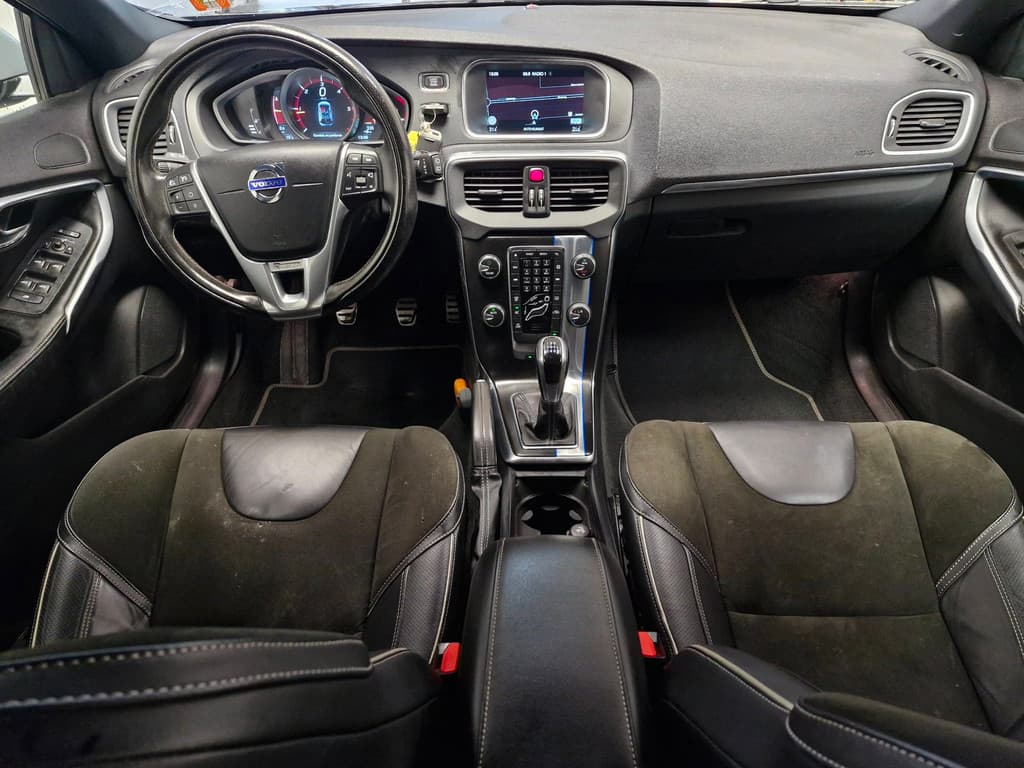 Volvo V40 2.0 D2 Summum Business ! R-Design ! NIEUWE APK ! AIRCO ! NAP ! DEALER ONDERH. ! — foto 8 van 25