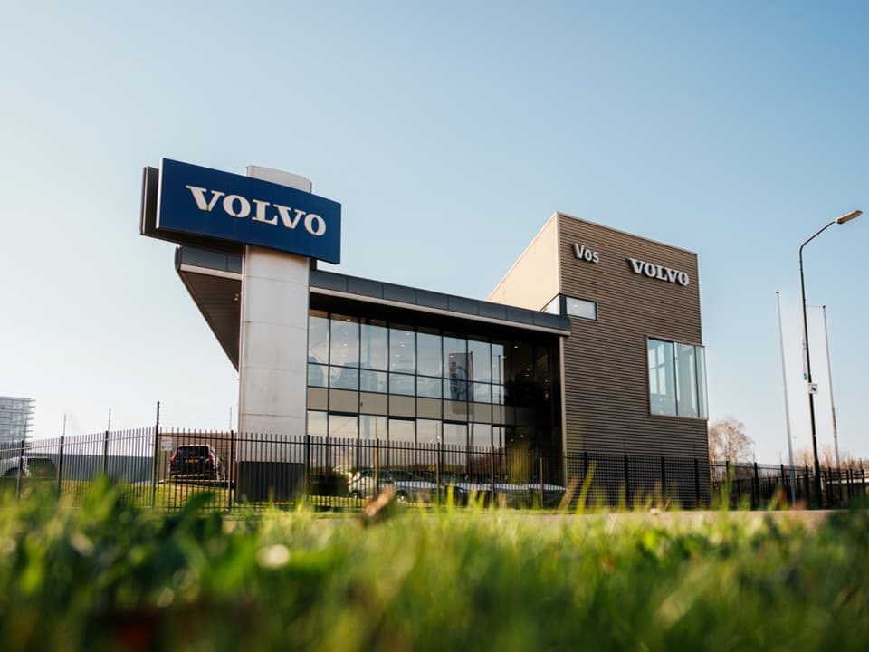 Volvo XC60 Recharge T6 AWD R-Design — foto 3 van 3