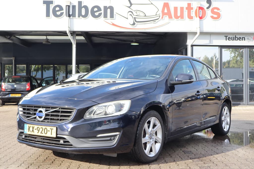 Volvo S60 2.0 D3 Momentum — foto 1 van 25