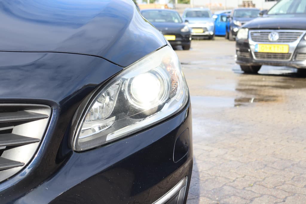 Volvo S60 2.0 D3 Momentum — foto 10 van 25