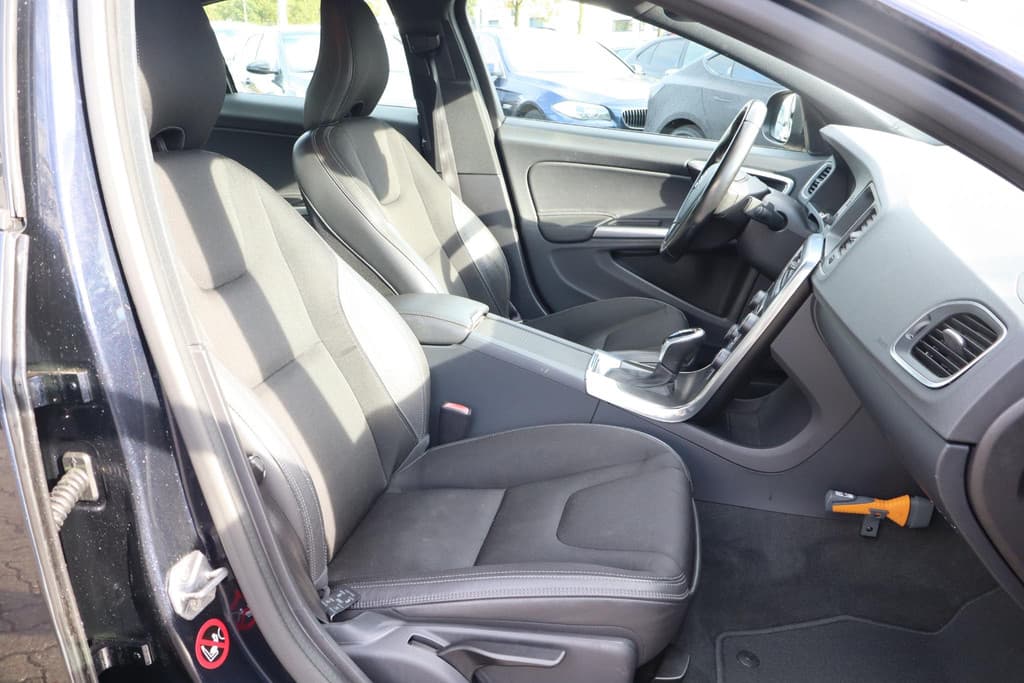 Volvo S60 2.0 D3 Momentum — foto 11 van 25