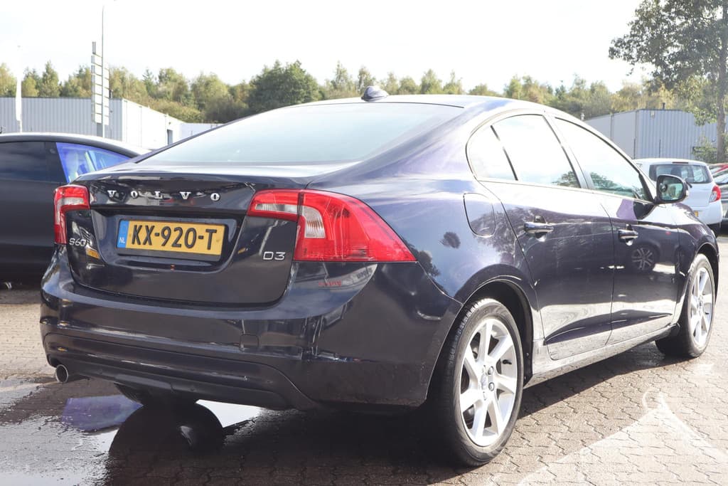 Volvo S60 2.0 D3 Momentum — foto 2 van 25