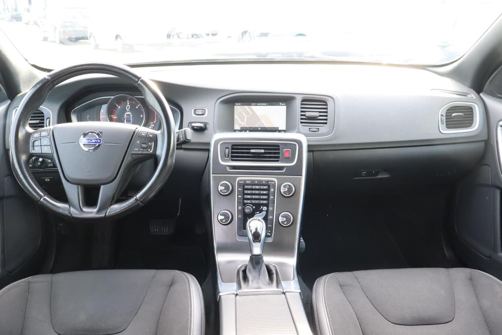 Volvo S60 2.0 D3 Momentum — foto 3 van 25