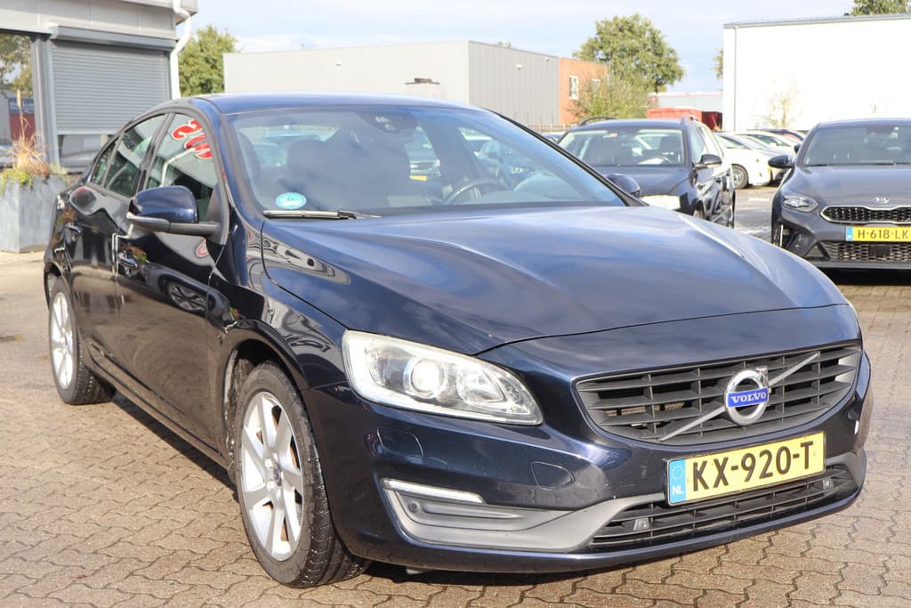 Volvo S60 2.0 D3 Momentum — foto 9 van 25