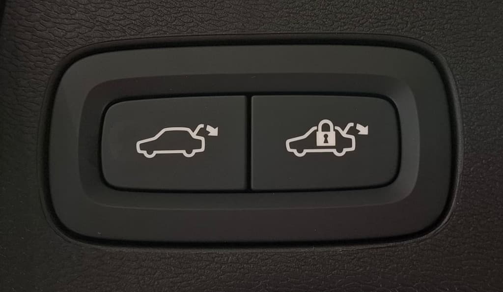 Volvo XC60 2.0 T8 Plug-in hybrid AWD Plus Black Edition / Panoramadak / Harman Kardon — foto 13 van 23