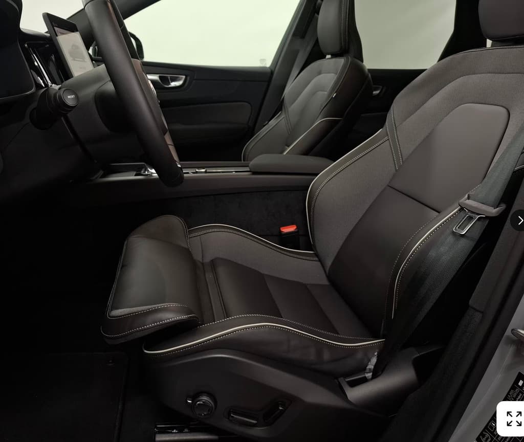 Volvo XC60 2.0 T8 Plug-in hybrid AWD Plus Black Edition / Panoramadak / Harman Kardon — foto 14 van 23