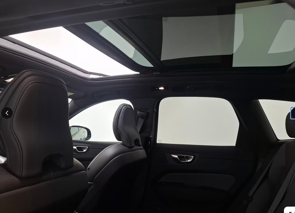 Volvo XC60 2.0 T8 Plug-in hybrid AWD Plus Black Edition / Panoramadak / Harman Kardon — foto 15 van 23