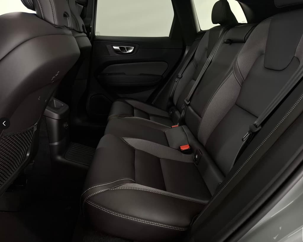 Volvo XC60 2.0 T8 Plug-in hybrid AWD Plus Black Edition / Panoramadak / Harman Kardon — foto 18 van 23