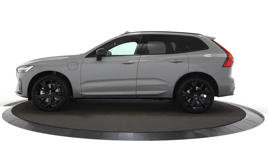 Volvo XC60 2.0 T8 Plug-in hybrid AWD Plus Black Edition / Panoramadak / Harman Kardon — foto 2 van 23
