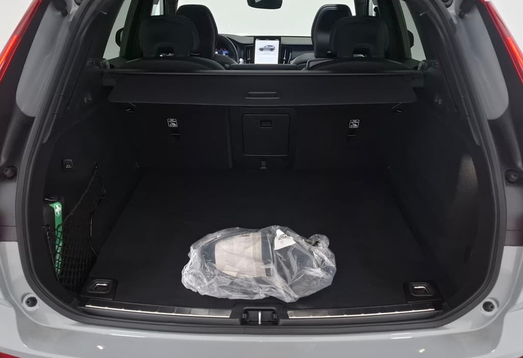 Volvo XC60 2.0 T8 Plug-in hybrid AWD Plus Black Edition / Panoramadak / Harman Kardon — foto 20 van 23