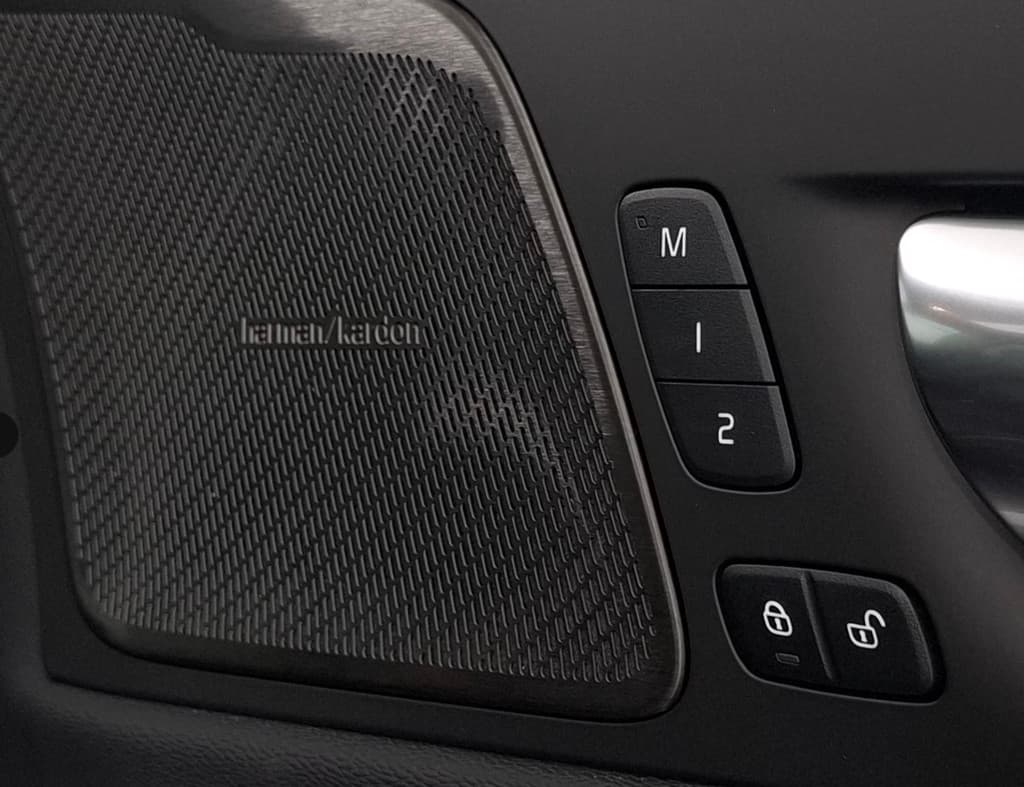 Volvo XC60 2.0 T8 Plug-in hybrid AWD Plus Black Edition / Panoramadak / Harman Kardon — foto 22 van 23
