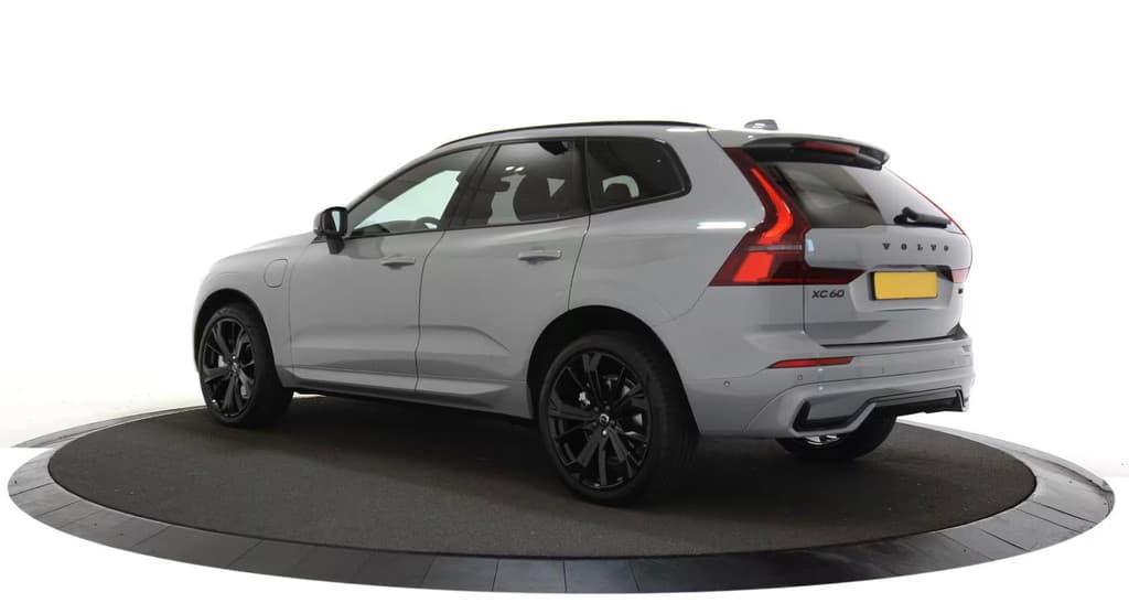 Volvo XC60 2.0 T8 Plug-in hybrid AWD Plus Black Edition / Panoramadak / Harman Kardon — foto 3 van 23