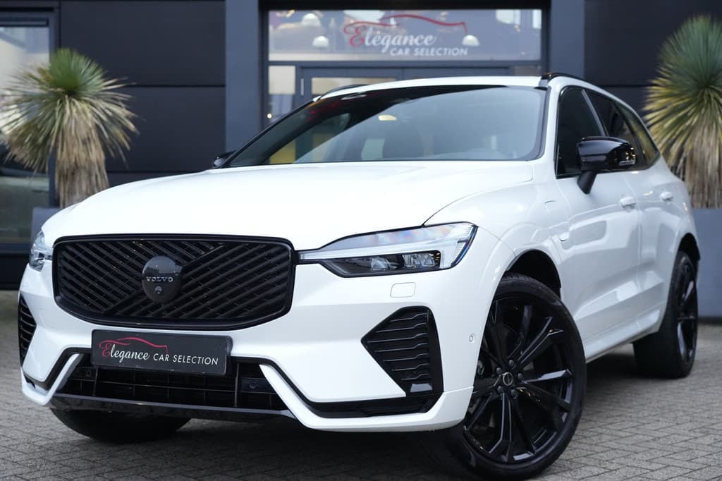 Volvo XC60 2.0 T8 Plug-in hybrid AWD Black Edition | Luchtvering | Panoramadak | Trekhaak |