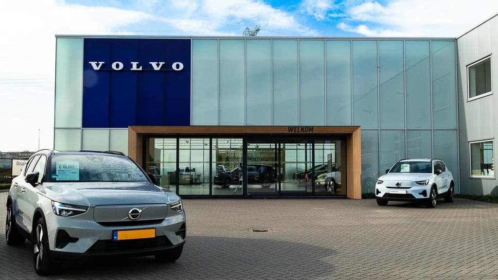 Volvo XC40 B4 211PK Automaat Plus Dark — foto 15 van 17