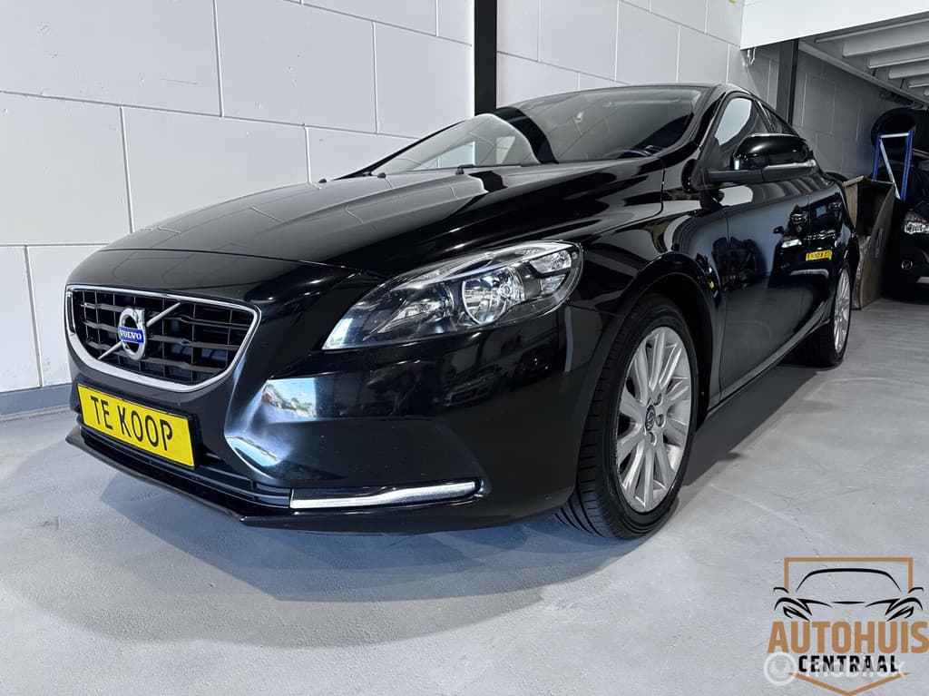 Volvo V40 2.0 T2 Momentum*NwAPK*Trekhaak*Nwbanden*Navi