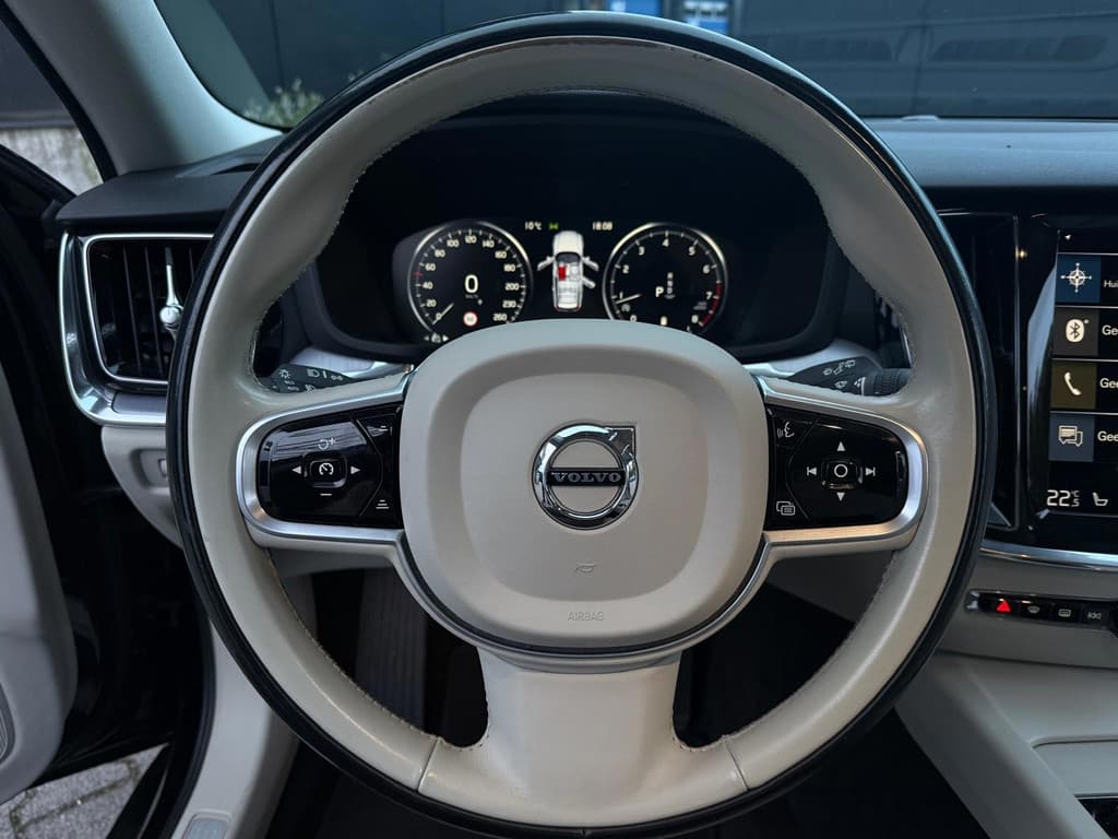 Volvo V60 2.0 B3 Inscription (RIJKLAAR) — foto 16 van 25