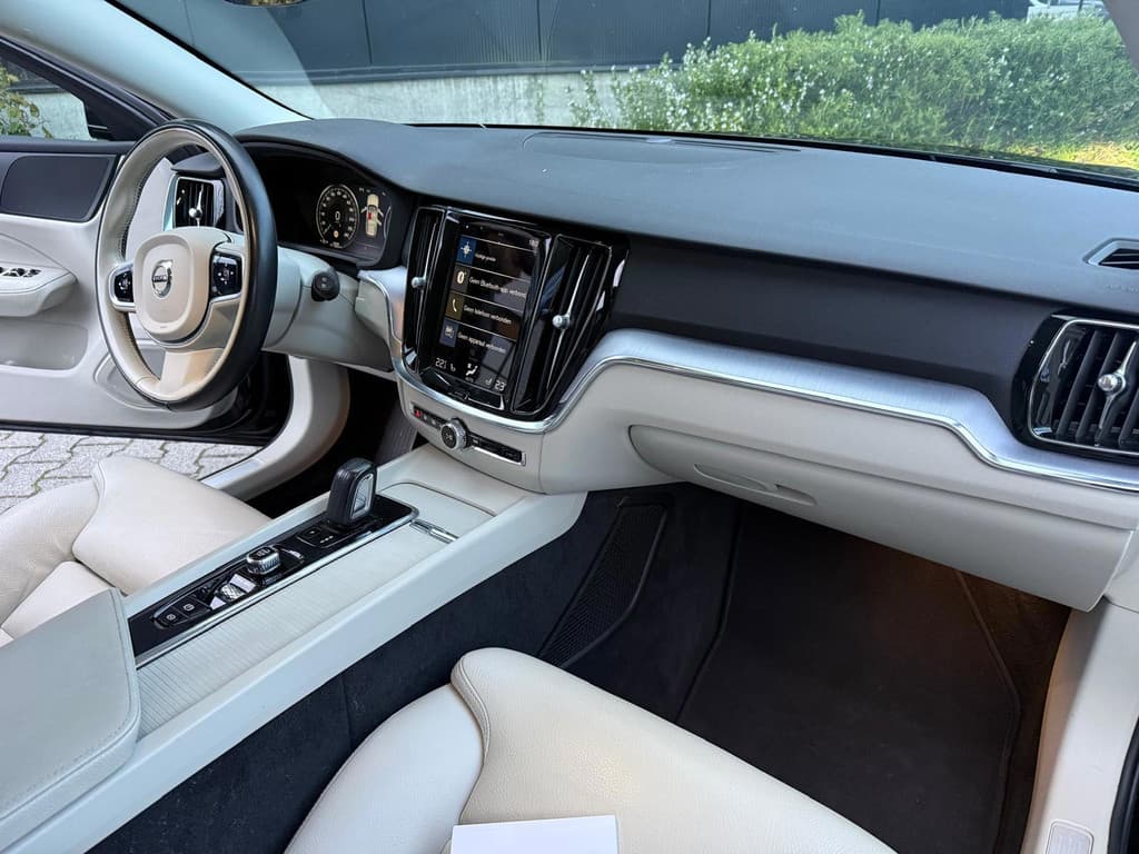 Volvo V60 2.0 B3 Inscription (RIJKLAAR) — foto 23 van 25
