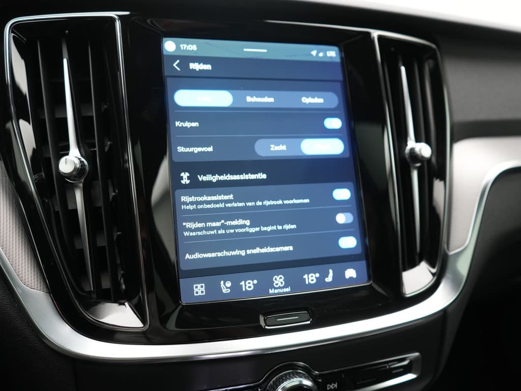 Volvo V60 T6 AWD Plus Dark Long Range PHEV 350pk Dealer O.H — foto 18 van 25