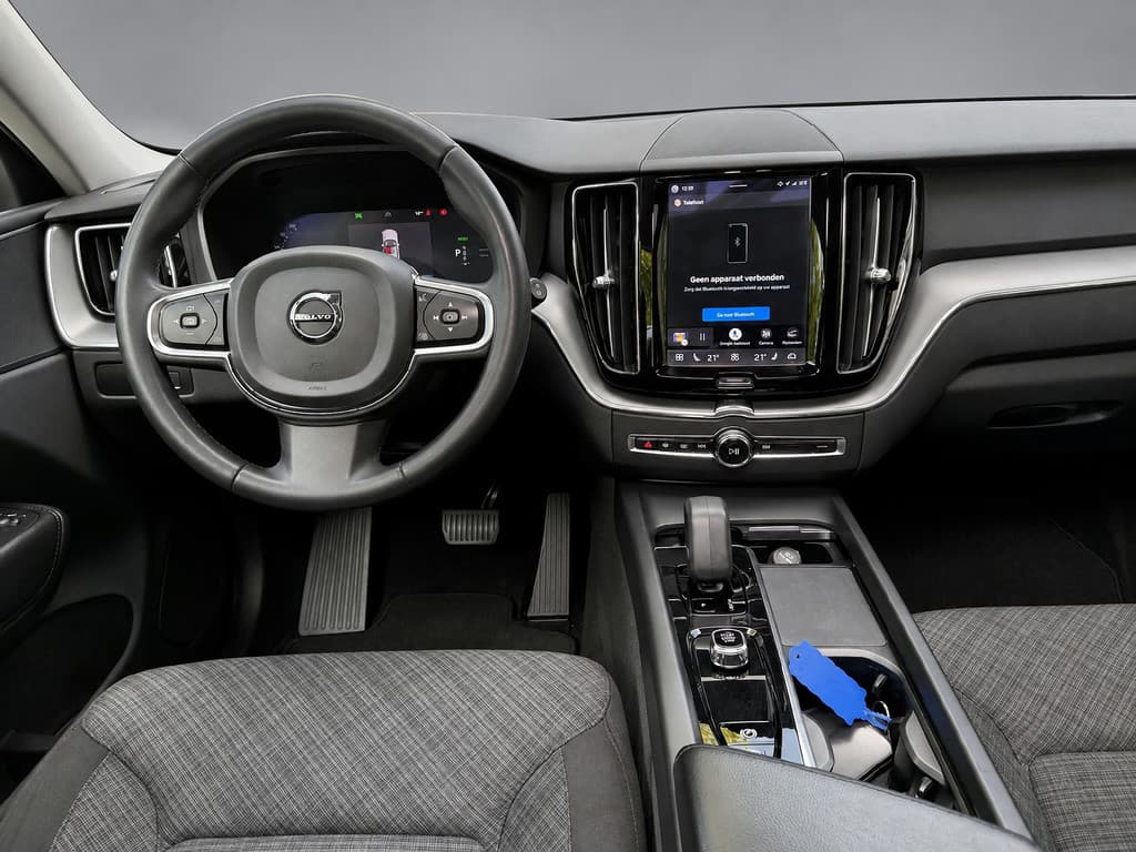 Volvo XC60 2.0 T6 Plug-in hybrid AWD Essential Bright, panoramadak, 1 e eigenaar, Origineel NL auto met nationale auto pas — foto 2 van 25