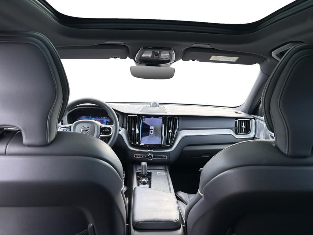Volvo XC60 2.0 T8 Plug-in hybrid AWD R-Design — foto 12 van 23