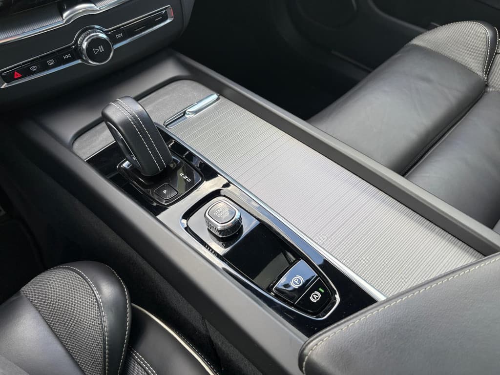 Volvo XC60 2.0 T8 Plug-in hybrid AWD R-Design — foto 14 van 23