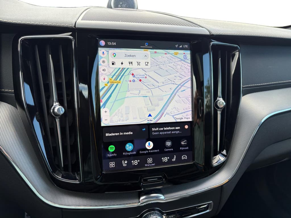 Volvo XC60 2.0 T8 Plug-in hybrid AWD R-Design — foto 17 van 23
