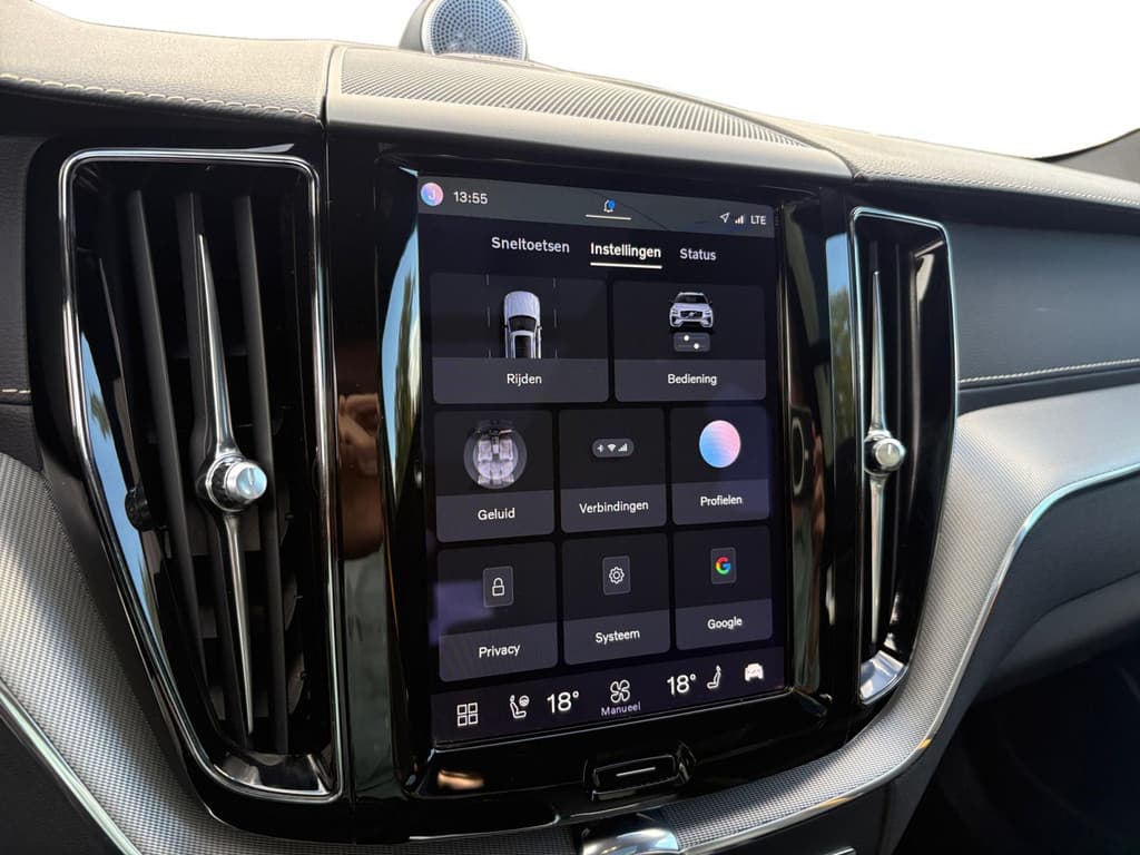 Volvo XC60 2.0 T8 Plug-in hybrid AWD R-Design — foto 21 van 23