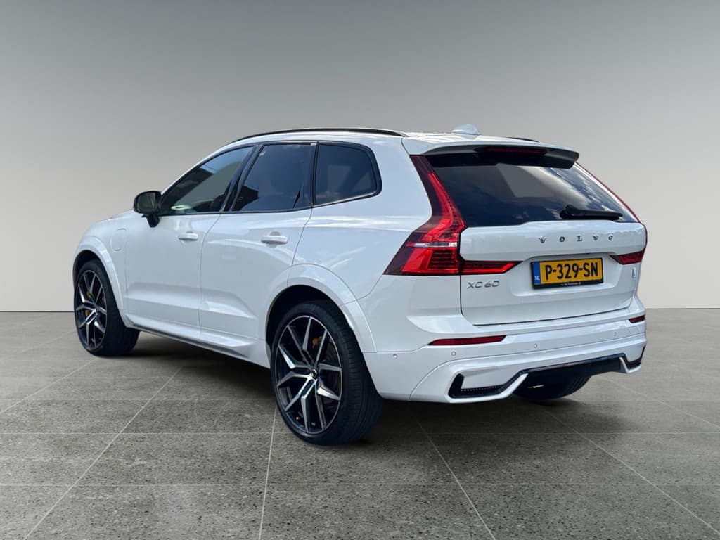 Volvo XC60 2.0 T8 Plug-in hybrid AWD R-Design — foto 3 van 23