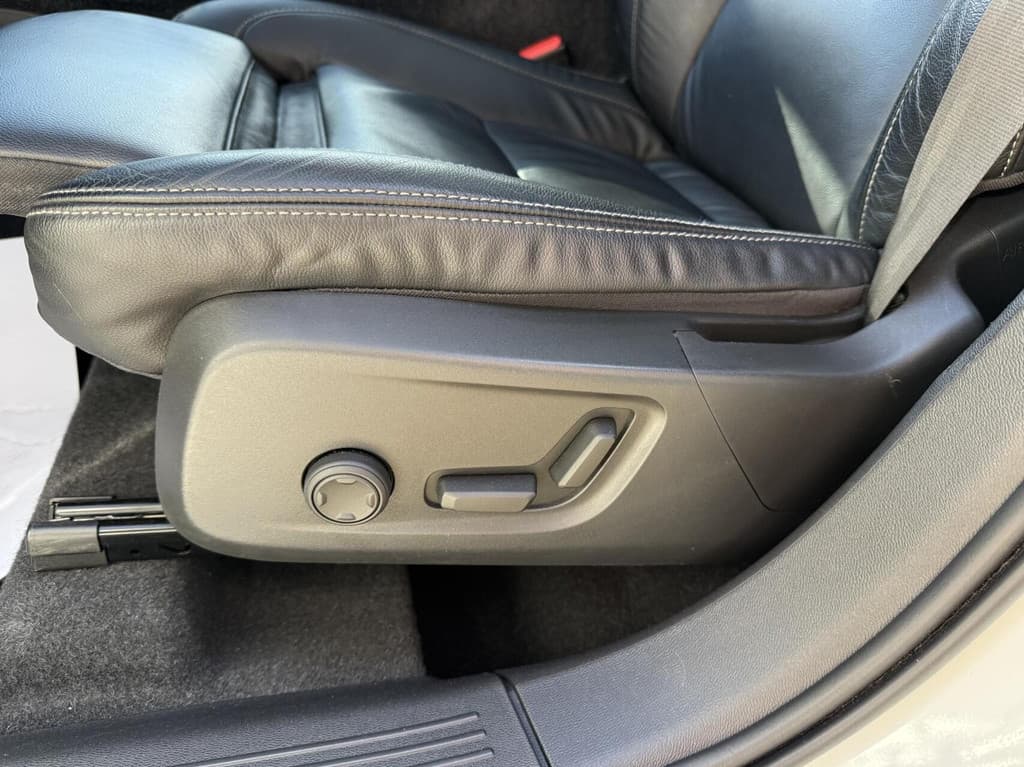 Volvo XC40 1.5 T5 Recharge Inscription PANORAMADAK TREKHAAK LEER — foto 12 van 25