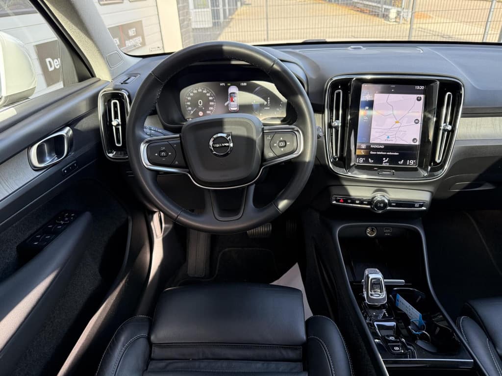 Volvo XC40 1.5 T5 Recharge Inscription PANORAMADAK TREKHAAK LEER — foto 14 van 25