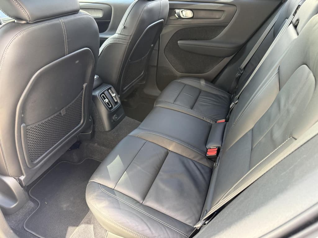 Volvo XC40 1.5 T5 Recharge Inscription PANORAMADAK TREKHAAK LEER — foto 15 van 25