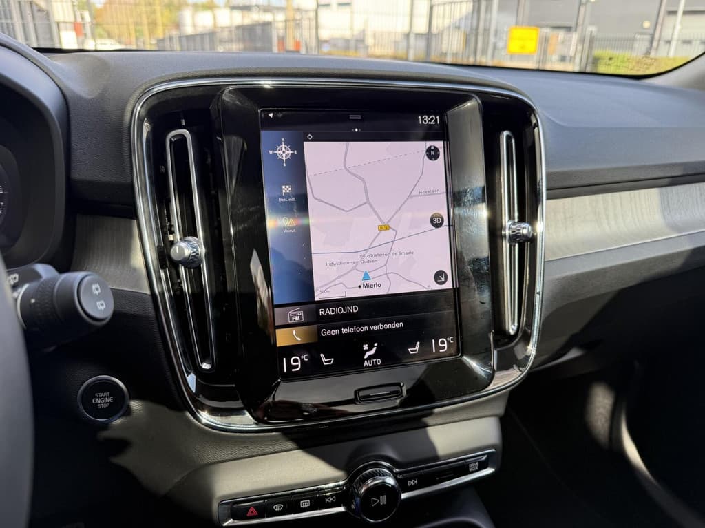 Volvo XC40 1.5 T5 Recharge Inscription PANORAMADAK TREKHAAK LEER — foto 17 van 25