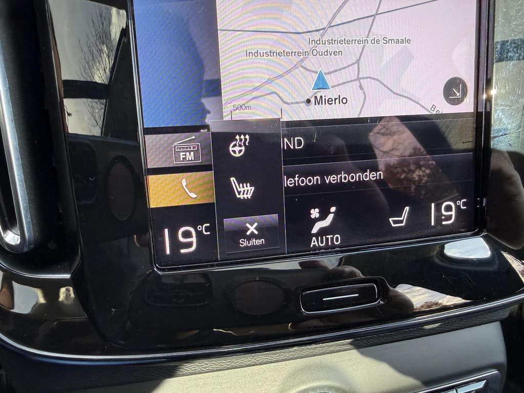 Volvo XC40 1.5 T5 Recharge Inscription PANORAMADAK TREKHAAK LEER — foto 18 van 25