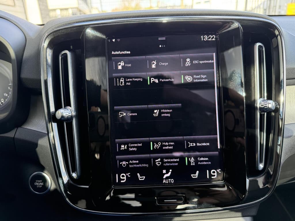 Volvo XC40 1.5 T5 Recharge Inscription PANORAMADAK TREKHAAK LEER — foto 21 van 25