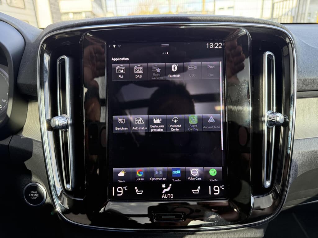 Volvo XC40 1.5 T5 Recharge Inscription PANORAMADAK TREKHAAK LEER — foto 22 van 25