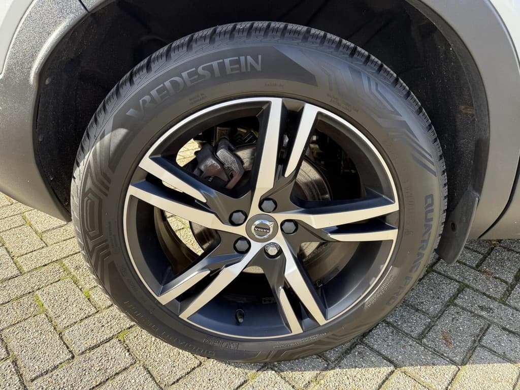 Volvo XC40 1.5 T5 Recharge Inscription PANORAMADAK TREKHAAK LEER — foto 25 van 25
