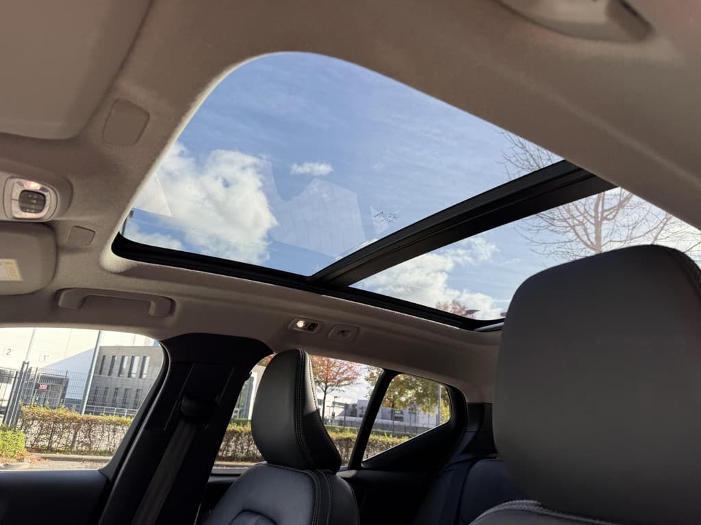 Volvo XC40 1.5 T5 Recharge Inscription PANORAMADAK TREKHAAK LEER — foto 4 van 25