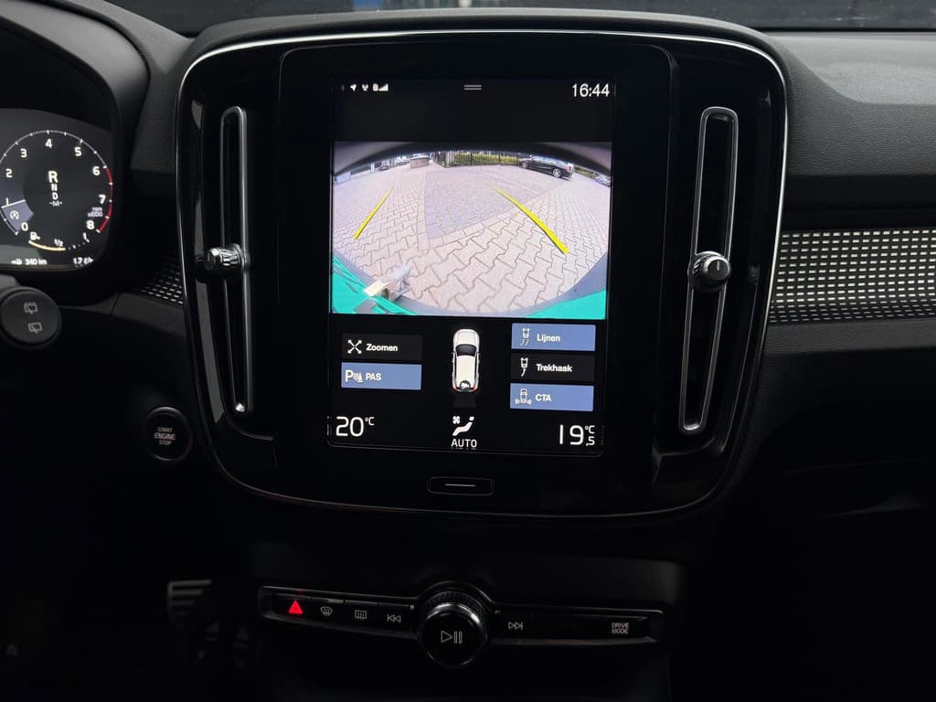 Volvo XC40 2.0 T4 R-Design — foto 18 van 25
