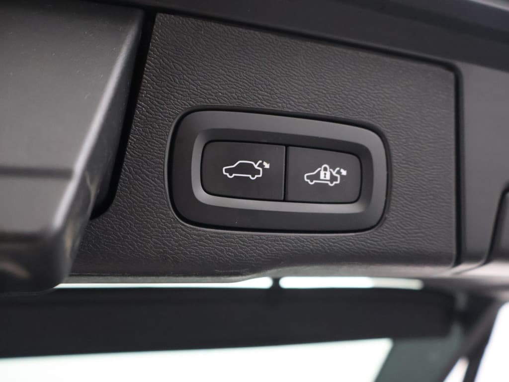 Volvo XC60 2.0 T6 350 PK PLUG-IN HYBRID AWD CORE BRIGHT — foto 19 van 25