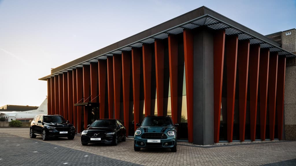 Volvo XC40 Recharge Core 70 kWh — foto 2 van 2