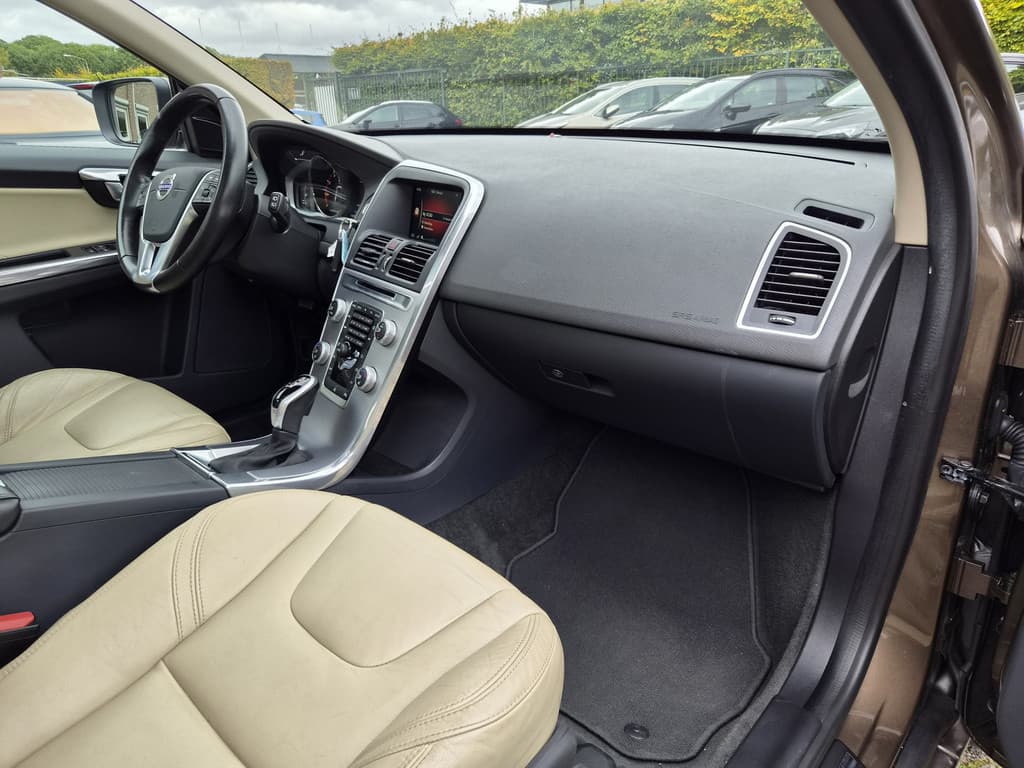 Volvo XC60 2.0 T5 FWD Polar+ — foto 12 van 25