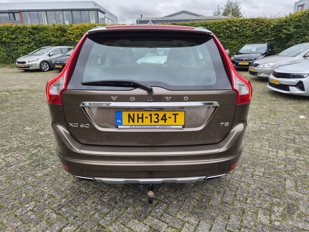 Volvo XC60 2.0 T5 FWD Polar+ — foto 17 van 25