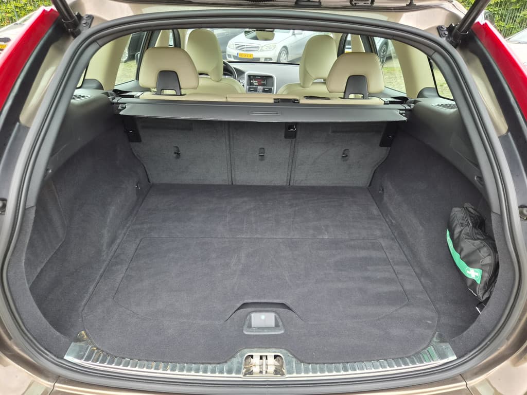 Volvo XC60 2.0 T5 FWD Polar+ — foto 19 van 25